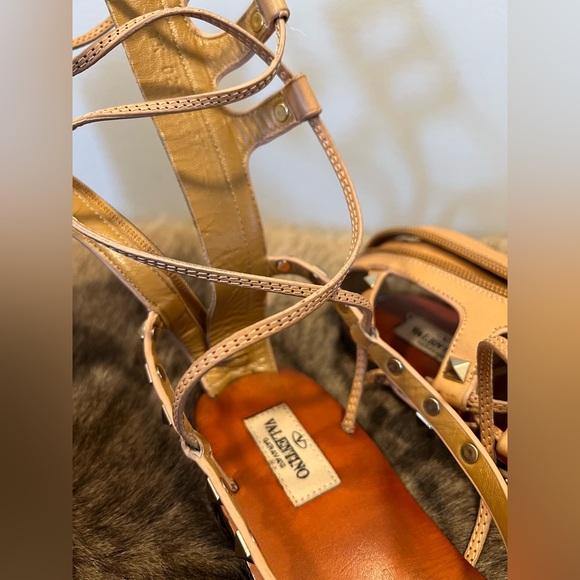 Authentic Valentino Garavani Rockstud Leather Gladiator Sandals – Nude – Size 7 - Picture 10 of 13